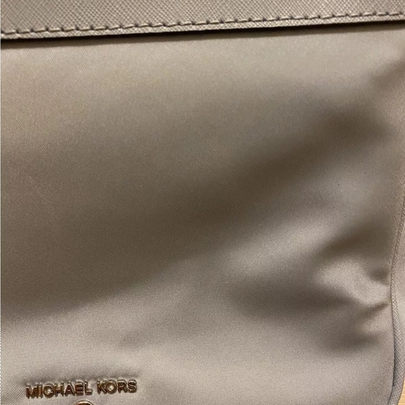 Michael Kors Jet Set Large Charm Flat Crossbody EUC!! - Picture 6 of 15